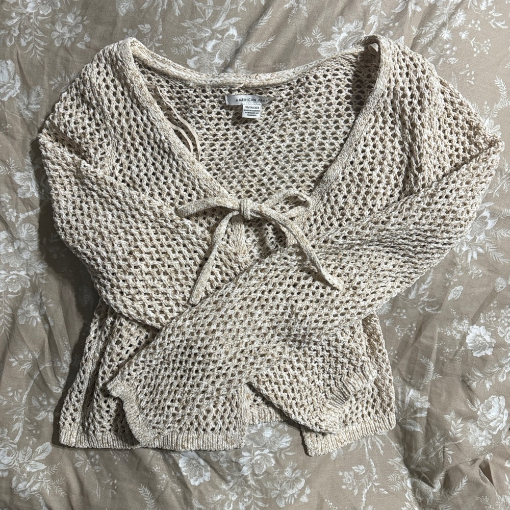 Cute knitted cardigan, perfect for a skater girl or coquette look.